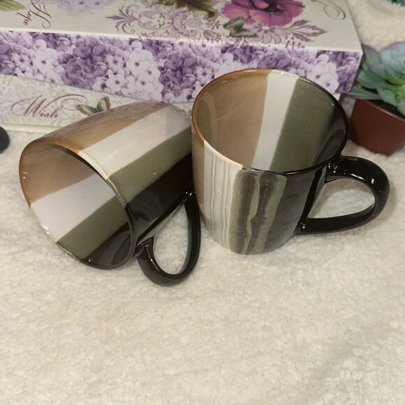 Home Trends Black Tan Green Ivory Two Matching Coffee Tea Hot Chocolate Mugs - Picture 1 of 7